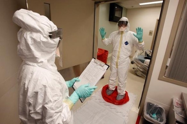 L'OMS revoit ses recommandations pour se protéger contre Ebola  - ảnh 1